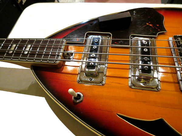 木製ベースギター 2基ピックアップVOX ティアドロップ